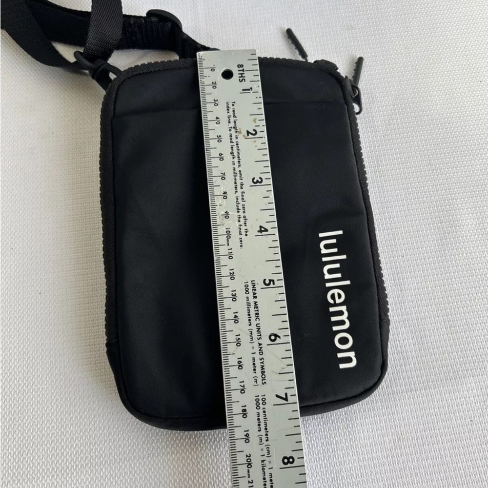 lululemon athletica Black unisex belt bag - Picture 7 of 7